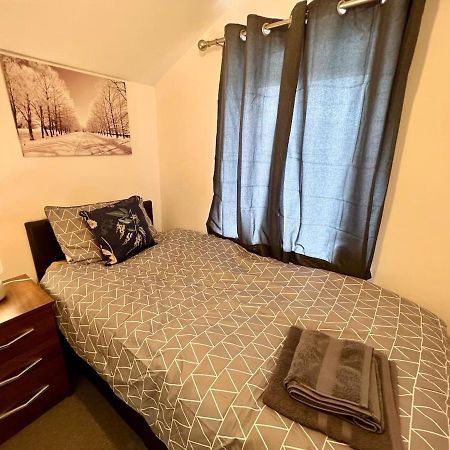 4 Bedroom Terrace House Wellingborough Dış mekan fotoğraf