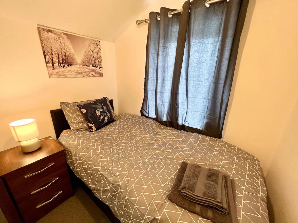 4 Bedroom Terrace House Wellingborough Dış mekan fotoğraf