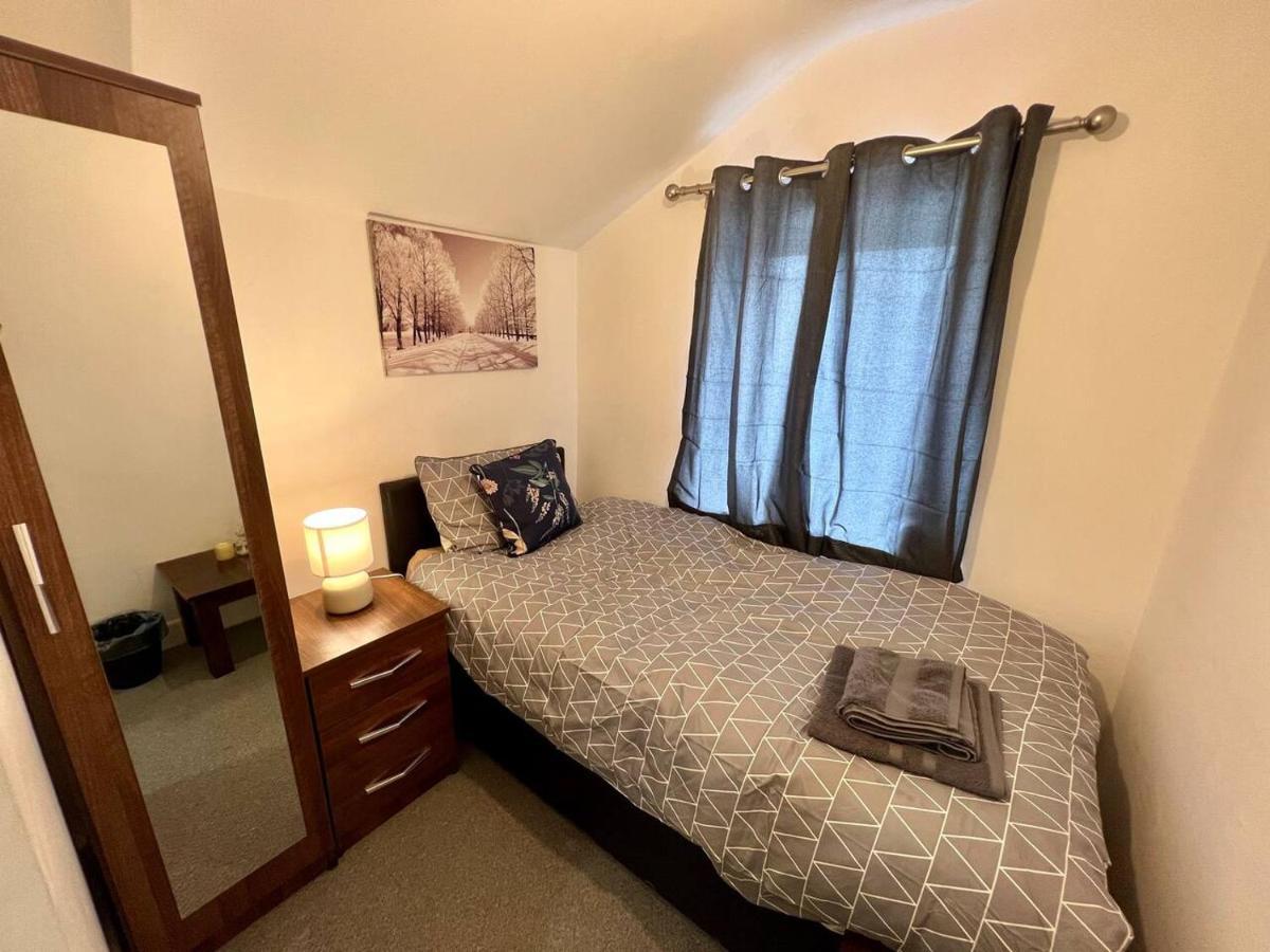 4 Bedroom Terrace House Wellingborough Dış mekan fotoğraf