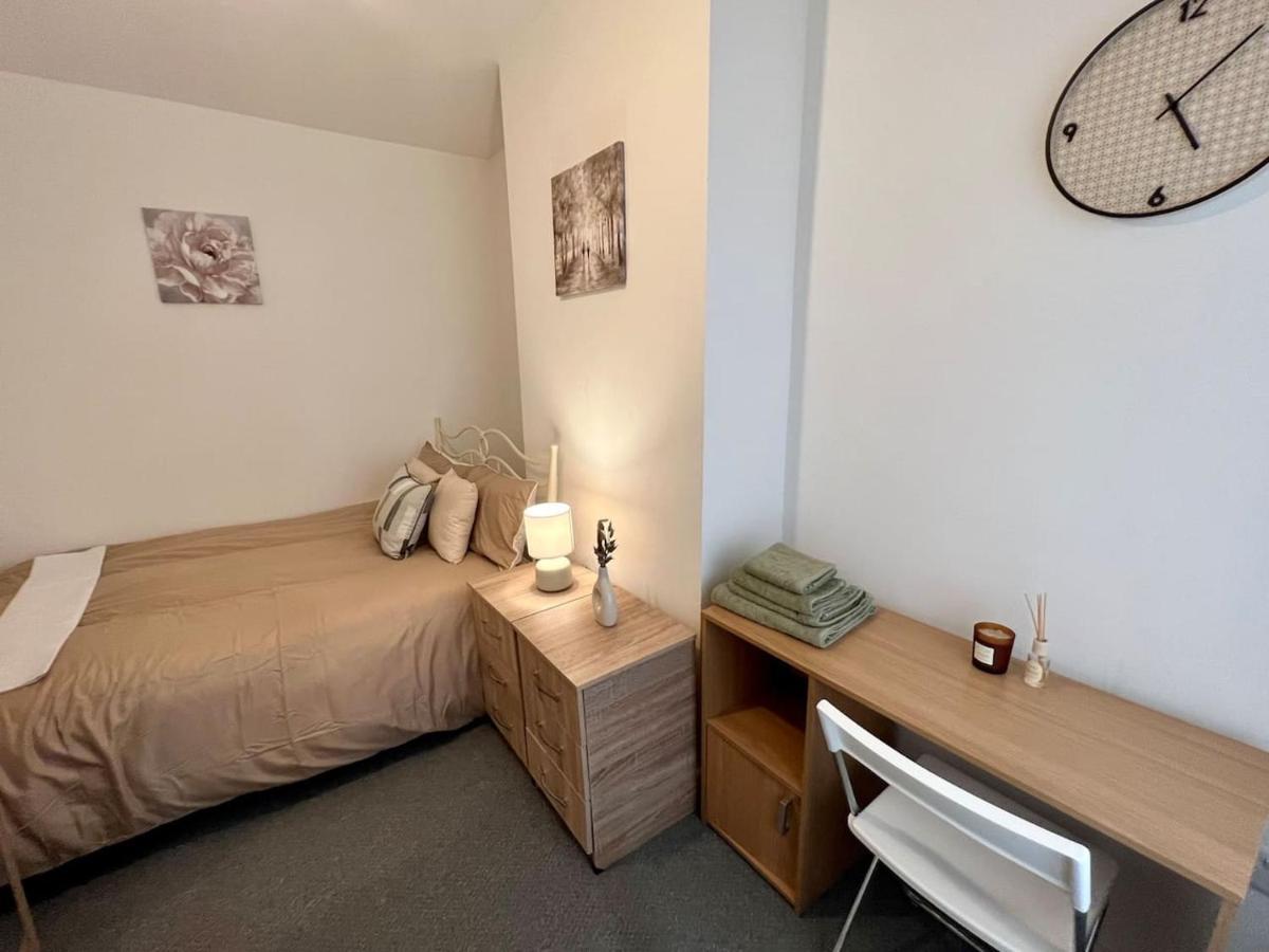4 Bedroom Terrace House Wellingborough Dış mekan fotoğraf