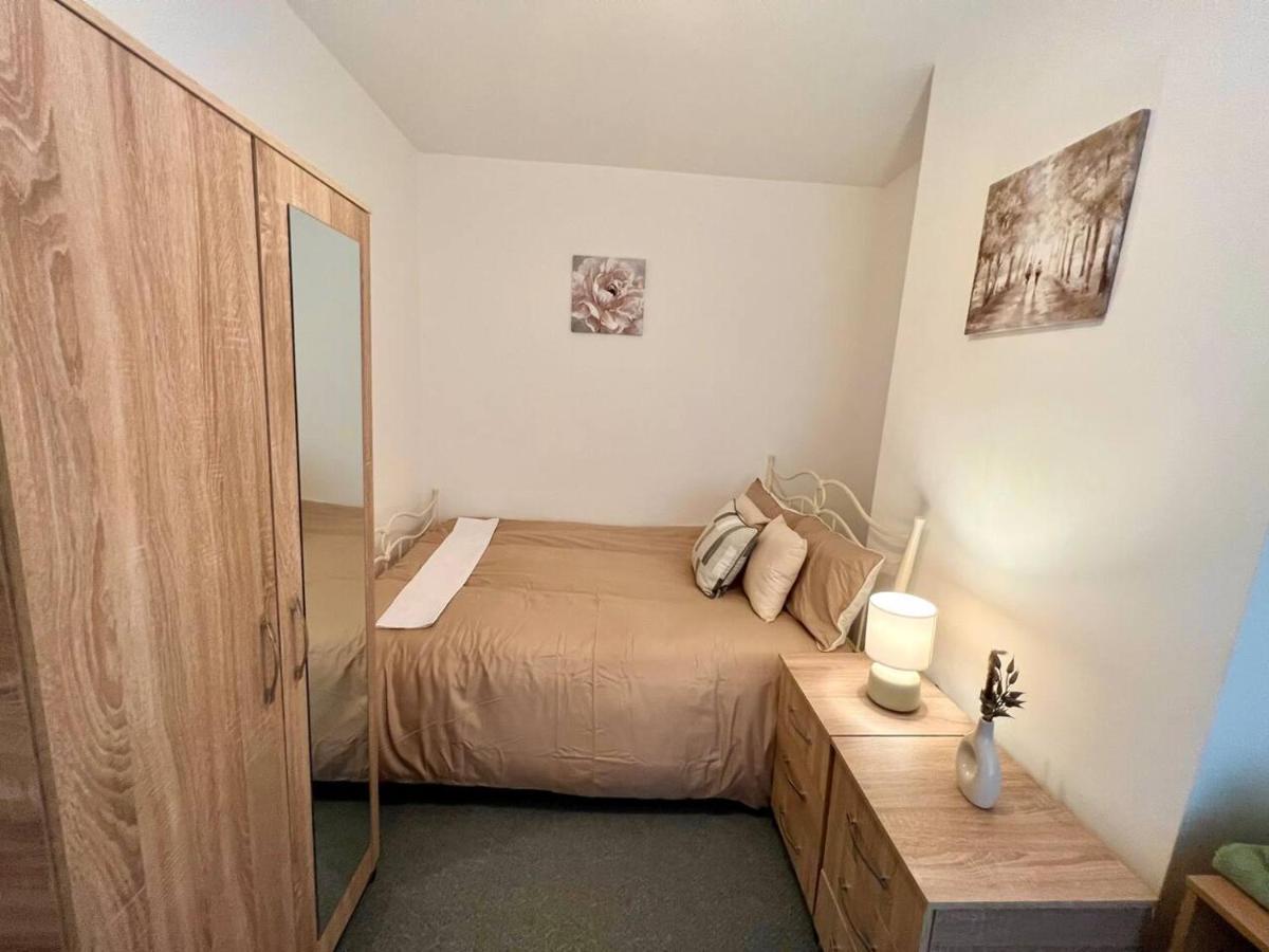 4 Bedroom Terrace House Wellingborough Dış mekan fotoğraf