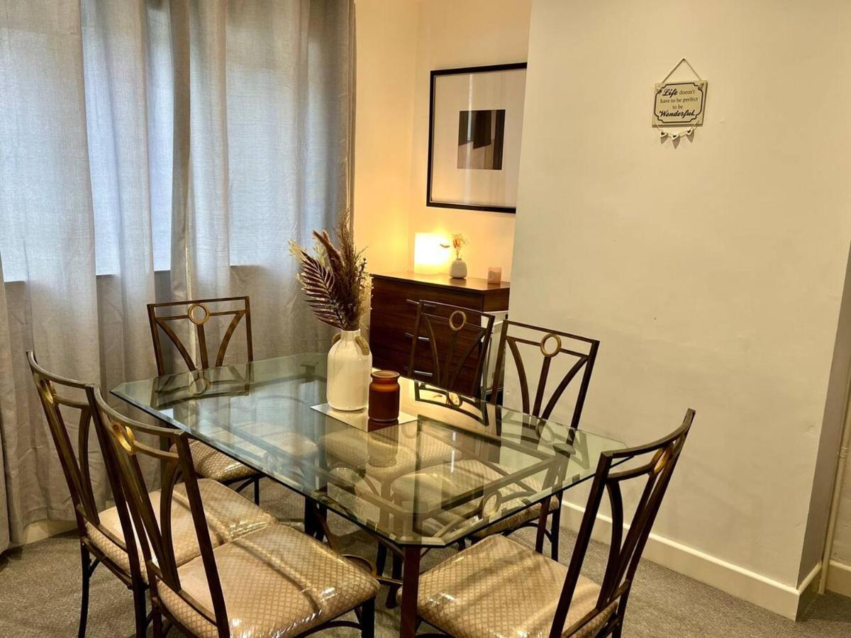 4 Bedroom Terrace House Wellingborough Dış mekan fotoğraf