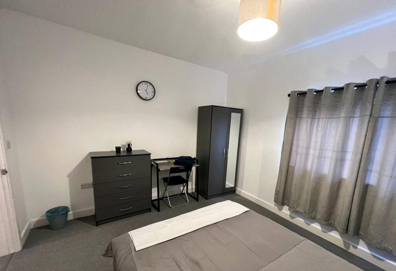 4 Bedroom Terrace House Wellingborough Dış mekan fotoğraf