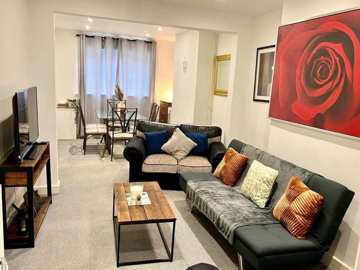 4 Bedroom Terrace House Wellingborough Dış mekan fotoğraf
