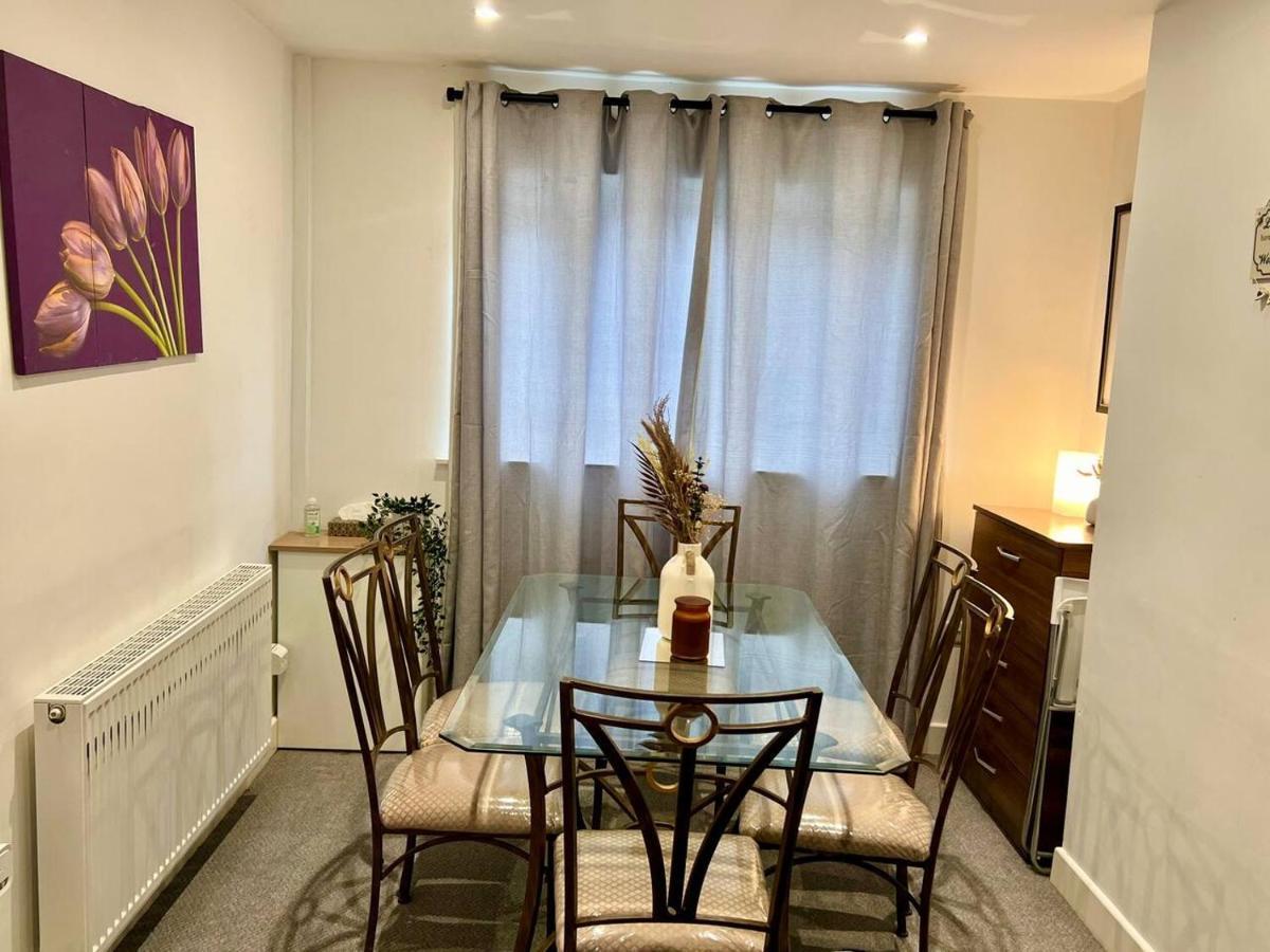 4 Bedroom Terrace House Wellingborough Dış mekan fotoğraf