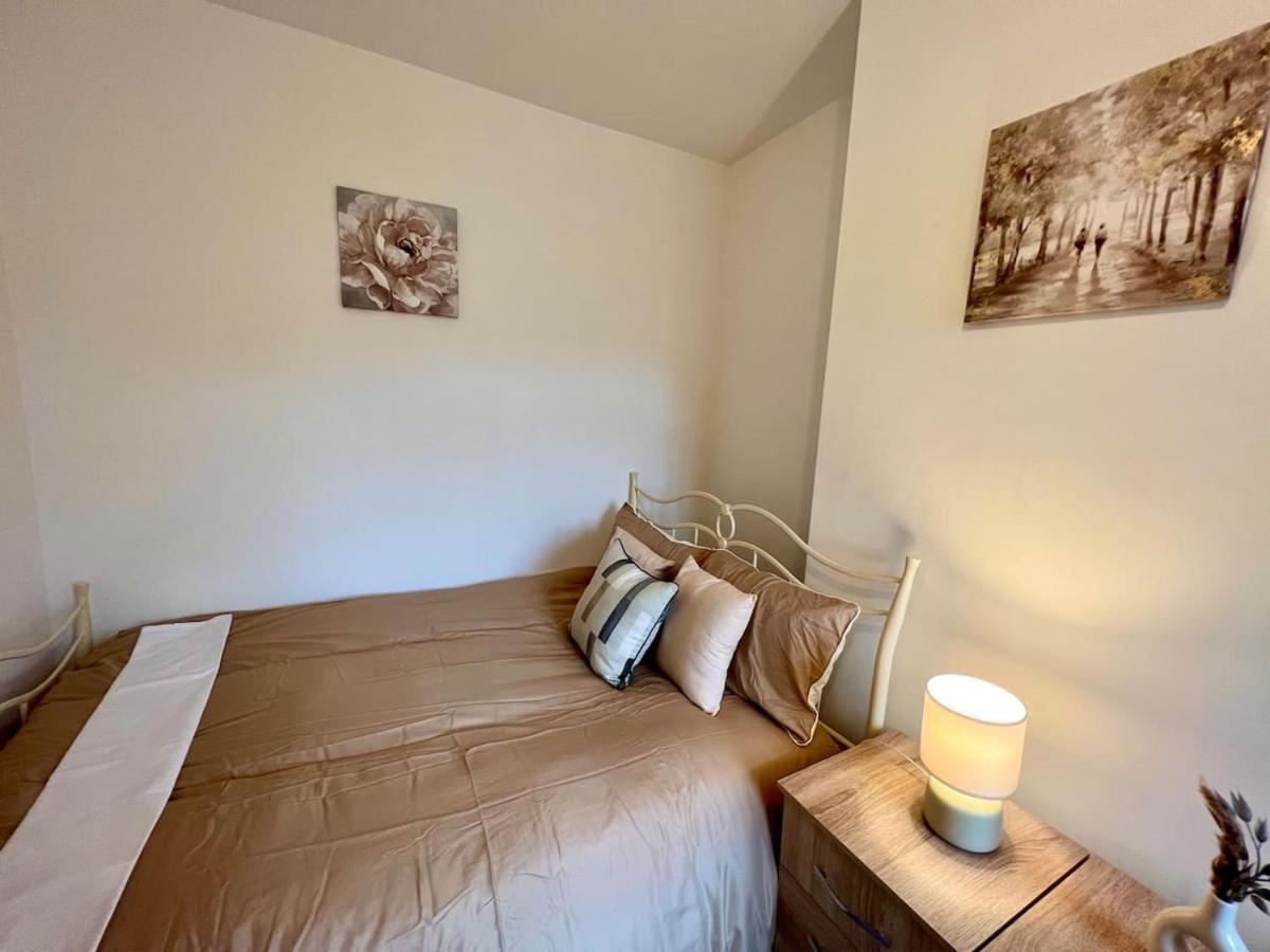 4 Bedroom Terrace House Wellingborough Dış mekan fotoğraf