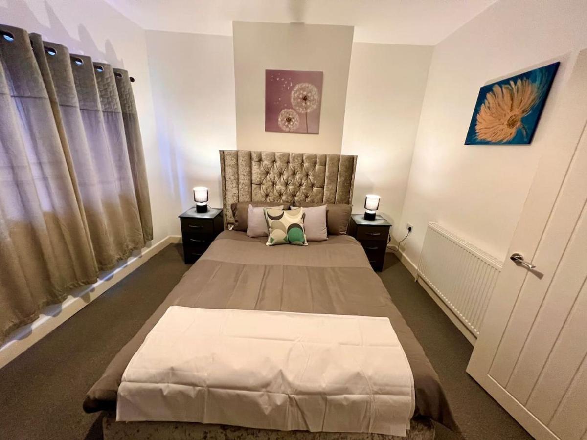 4 Bedroom Terrace House Wellingborough Dış mekan fotoğraf