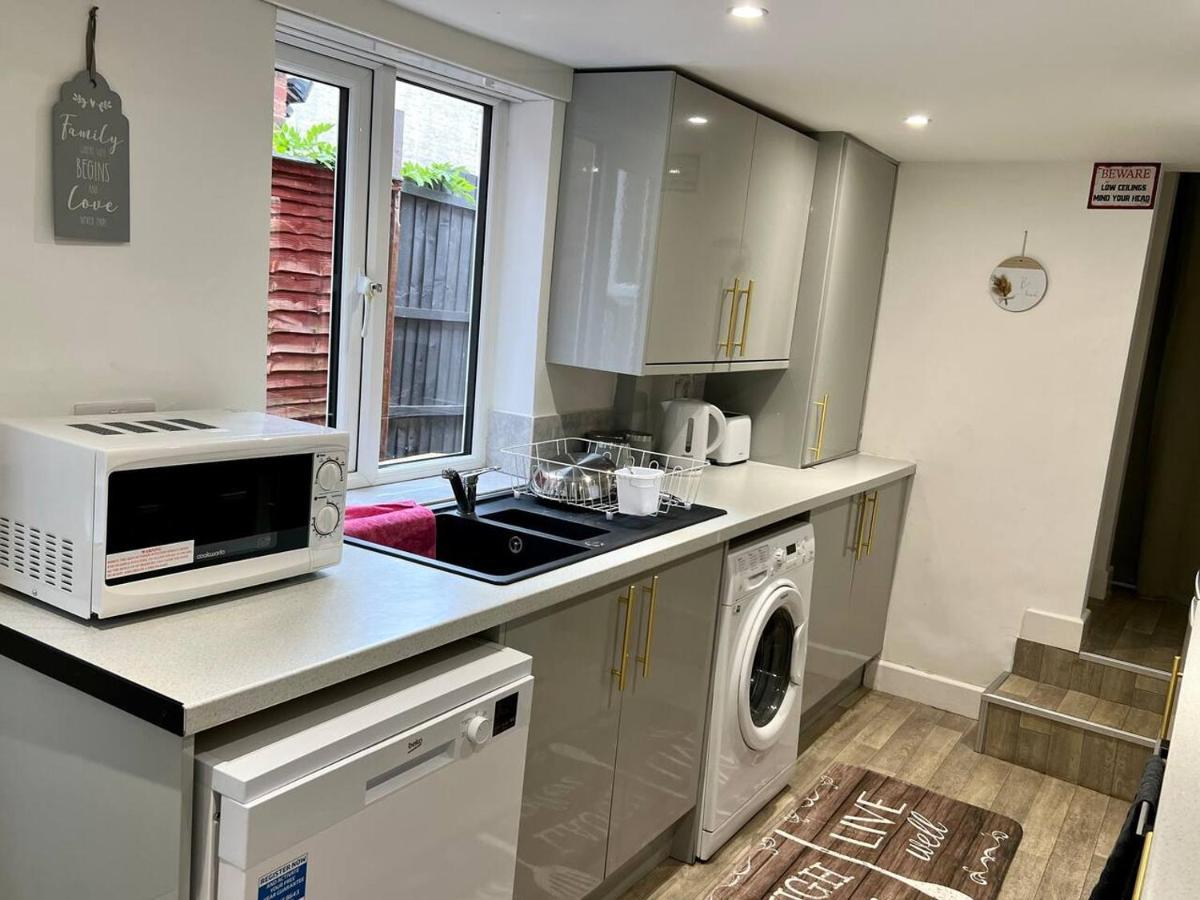 4 Bedroom Terrace House Wellingborough Dış mekan fotoğraf
